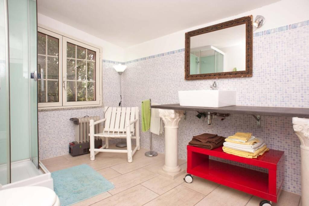 Loft Mansardato Con Giardino E Piscina In Villa Privata Loft With Garden And Swimming Pool In A Private Villa Сесту Экстерьер фото